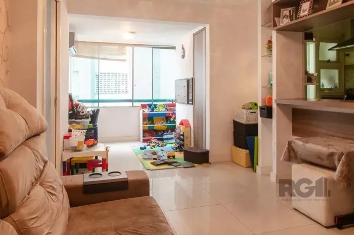 Apartamento 2 dormitórios com 1 vaga no bairro Teresópolis em Porto Alegre