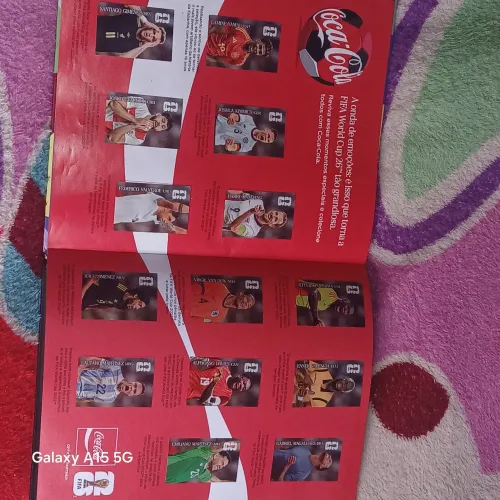 Vendo álbum da copa 2026 com a página da Coca cola completa  preço 150 reais  *