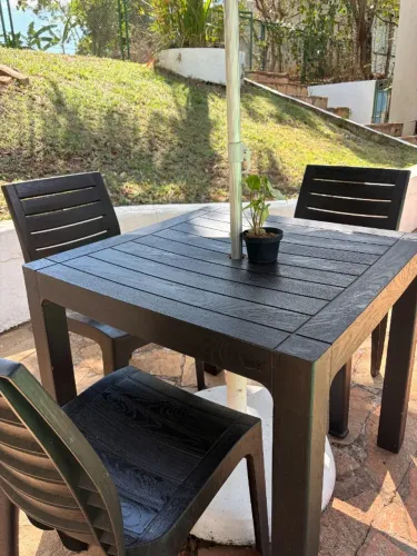 Conjunto de mesa de exterior / jardim com 3 cadeiras (cor marrom escuro/preto, textura rip