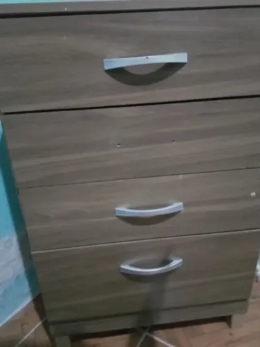 Vendendo essa cômoda  semi novo  por apenas 50reais  só hoje  