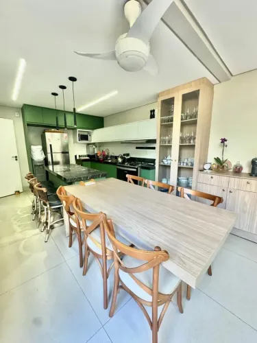Sobrado a venda Condomínio Porto Seguro, 4 quartos - Pico do Amor - Cuiabá - MT