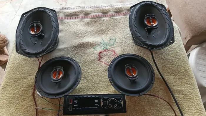 Vendo  som de carro  compreto 