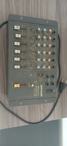 Mesa de Som Wattson usada em Bom estado