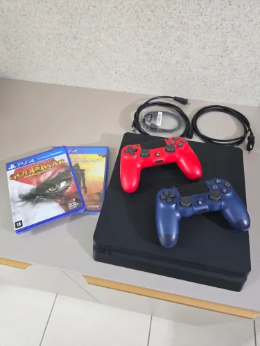 PlayStation 4 Slim 1Tb com 2 controles + 2 jogos - impecável