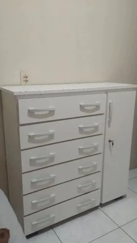 Cômoda branca em perfeito estado para vender. Motivo da venda é porque vou me mudar.
