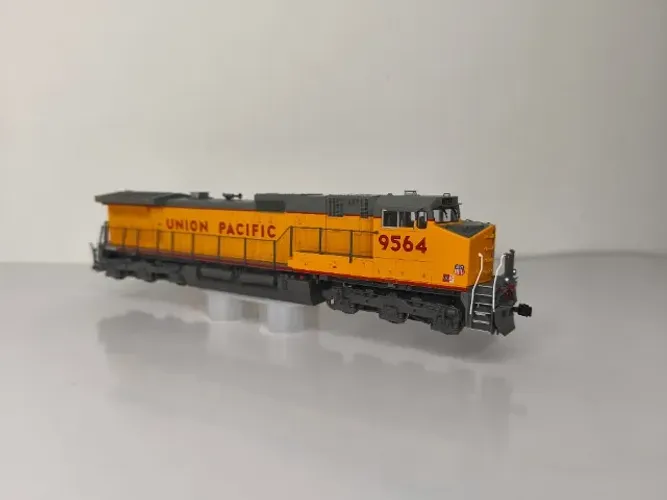 LOCOMOTIVA DASH9 UP KATO HO PREPARADA PARA DCC