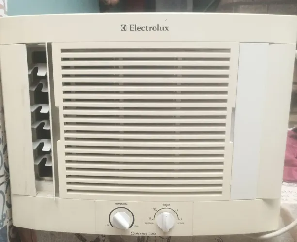 Ar condicionado 10mil BTUs Eletrolux com defeito