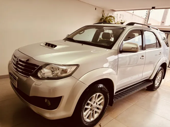 Toyota Hilux SW4 SRV D4-d 4X4 3.0 TDI Dies. AUT 2014