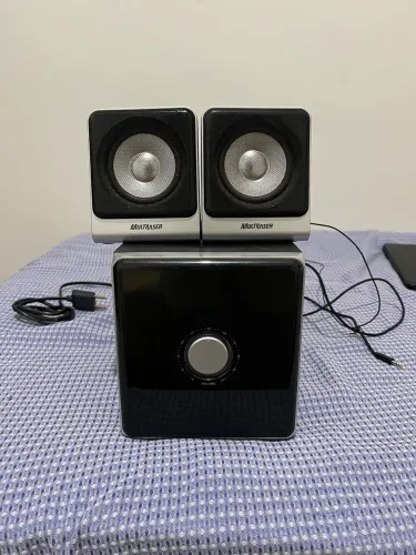 Caixa de Som Multilaser 2.1 com Subwoofer