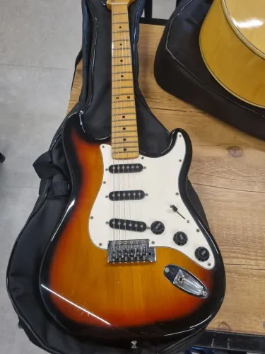 Guitarra strato sx