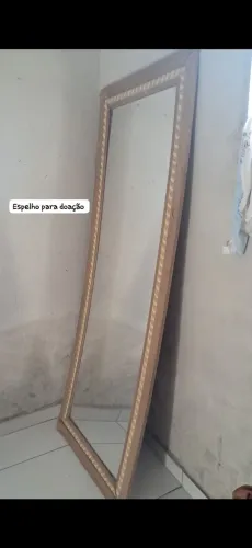 Sofá e espelho para doação 