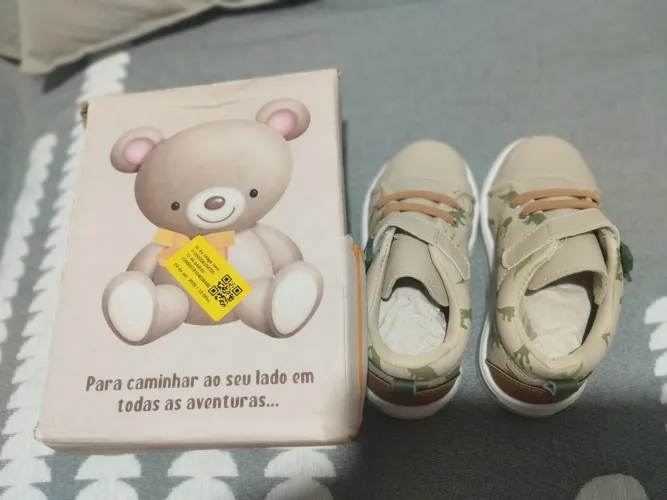 Tênis menino Dinossauro novo