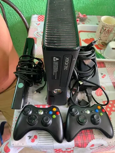 Xbox 360 zero com 2 controle desbloqueado no precim para sair rápido ? *