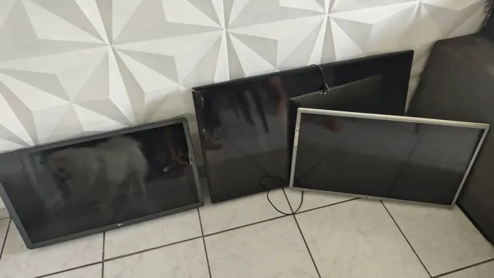 3 Smart tv (tela quebrada)