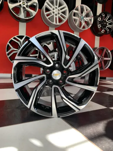 Roda Tracker Premier aro 17 5x105 GM preto diamantado