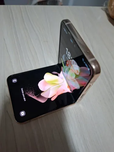 Celular Galaxy Z Flip4 - 256 GB - Rosé (Novo - Nunca Usado)
