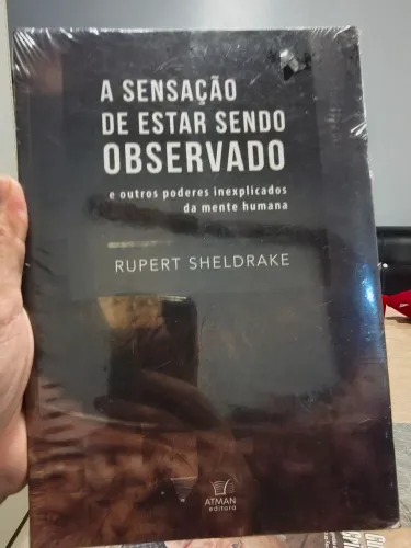Livro A sensação de estar sendo observado 