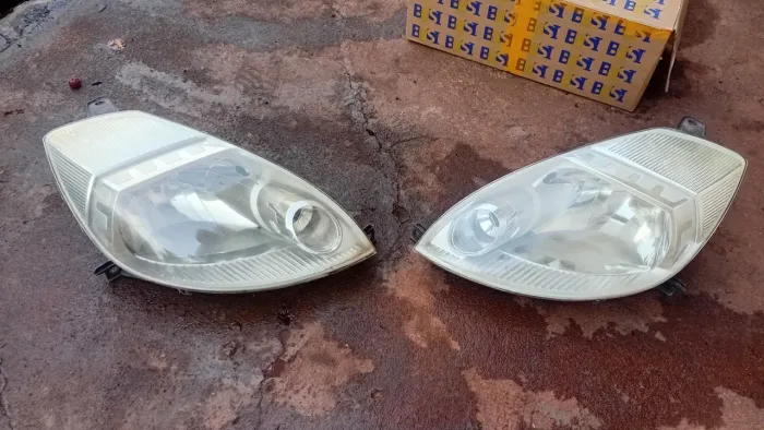 Farol Ford Ka 2010