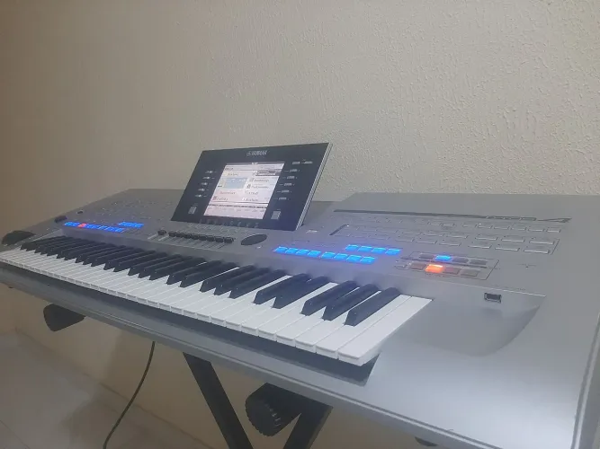 Teclado tyros 4 yamaha profissional