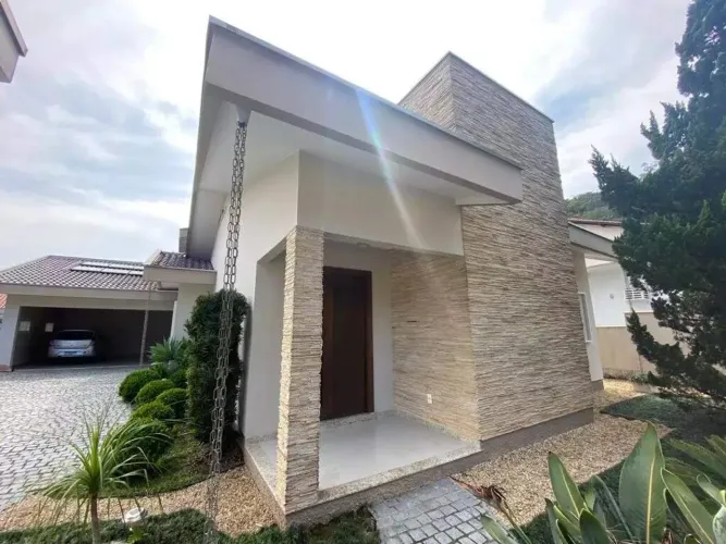 Casa com 4 quartos no bairro Azambuja!!!
