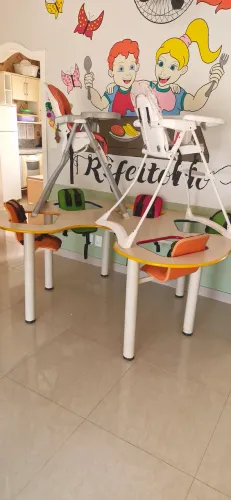 Vendo escola completa (móveis, brinquedos, playground, colchonetes....)