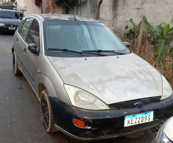 Ford Focus 1.8 16V 5P 2003