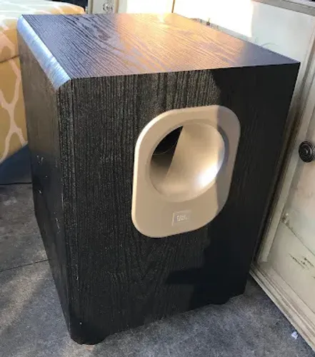 Subwoofer JBL Balboa 10?