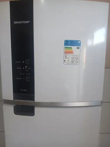 Geladeira Brastemp frost free semi nova. 