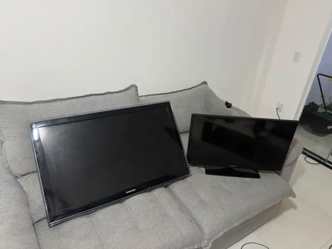 Duas Televisões Samsung 32 e 40 polegadas (NÃO FUNCIONAM - LEIA A DESCRIÇÃO)