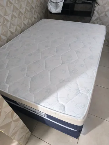 Vendo cama box de casal nova com a base e o colchão