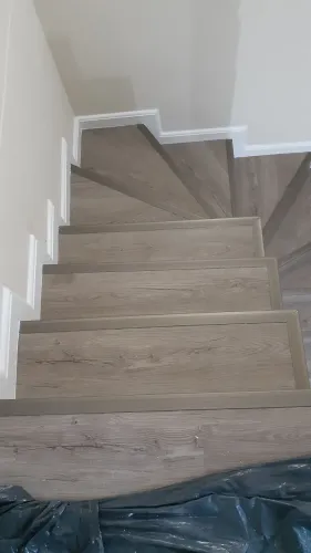 Pisos vinílicos,laminados ,rodapé e guarnições