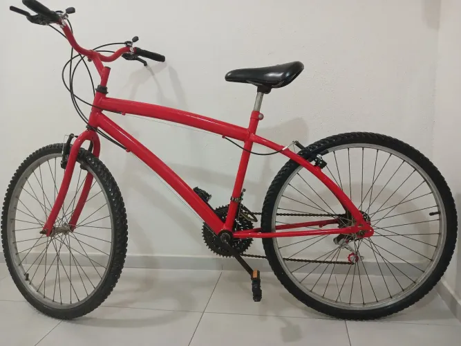 Bike funcionando perfeitamente!todas as marchas! Para seu trabalho e lazer ! 