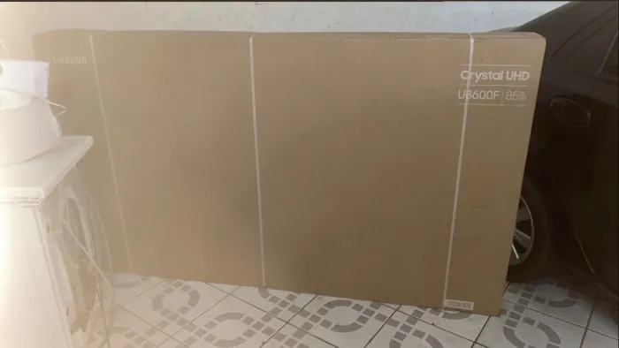 Vendo TV 85 na caixa e no plástico. Nunca usada Super nova