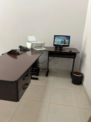 Mesa de escritório em L