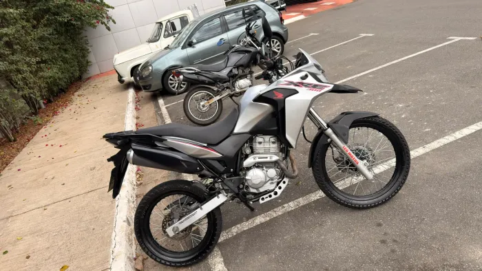 XRE 300 2021 muito nova