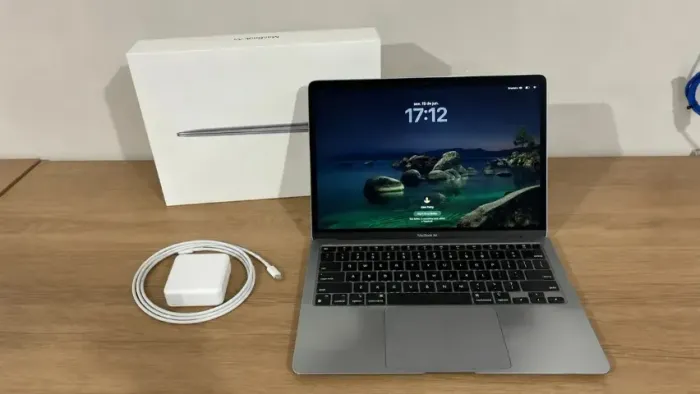 MacBook Air M1 Cinza-espacial 8GB 256GB SSD com Caixa