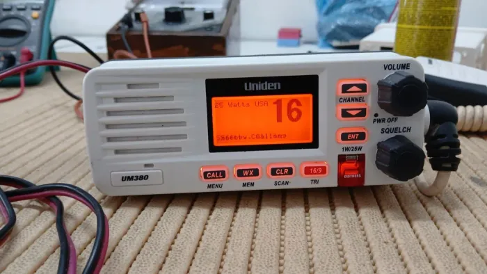 Radio maritimo UM380