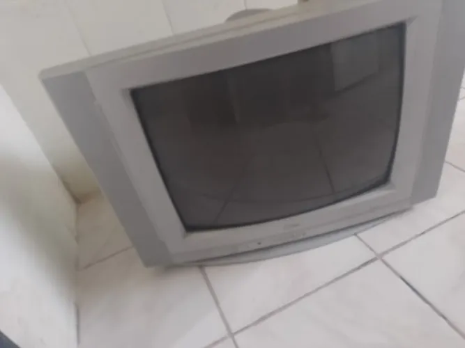 Tv de tubo funcionando 
