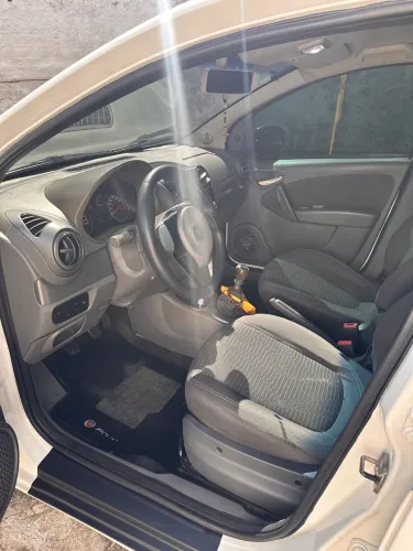 Fiat Palio Attractive 1.0 EVO Fire Flex 8V 5P 2013