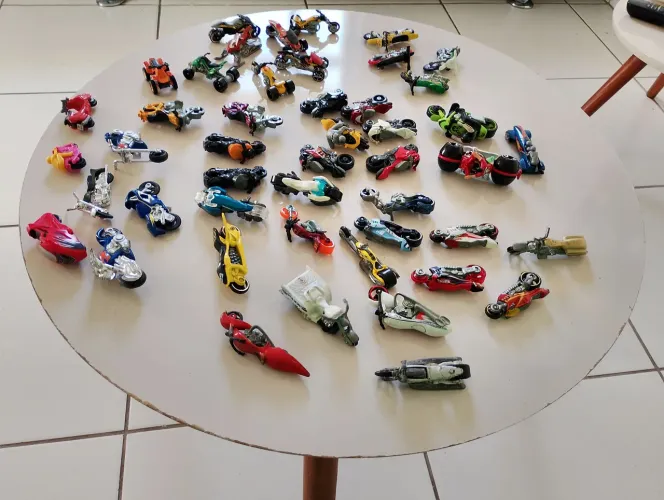 Motos Hotwheels, Maisto e outras marcas