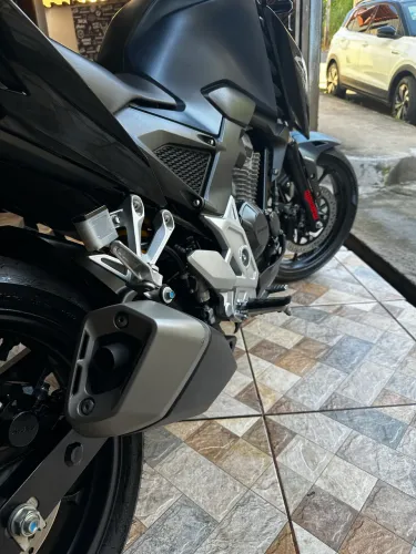 CB300f Twister 2025 Única dona