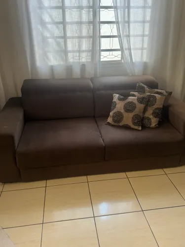 Sofá três lugares