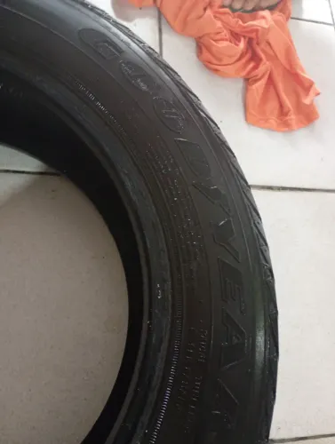 Vende 2 pneus aro 15 185 meia vida leia*