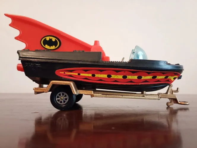 Corgi Toys 107 1970s Batman 2ª Edição Batboat no Trailer<br><br>"antigo original"