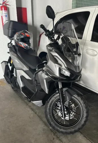 Honda ADV 160 - 2026 extra sem detalhes + acessórios
