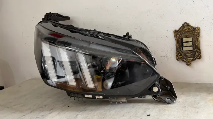 Farol Peugeot 208 original 2021/2024 sem recuperação 