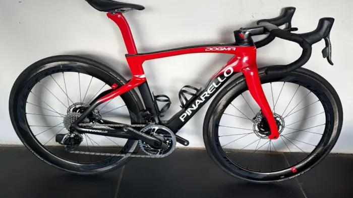 Pinarello Dogma F - Tamanho 46 | SRAM Red | Fulcrum