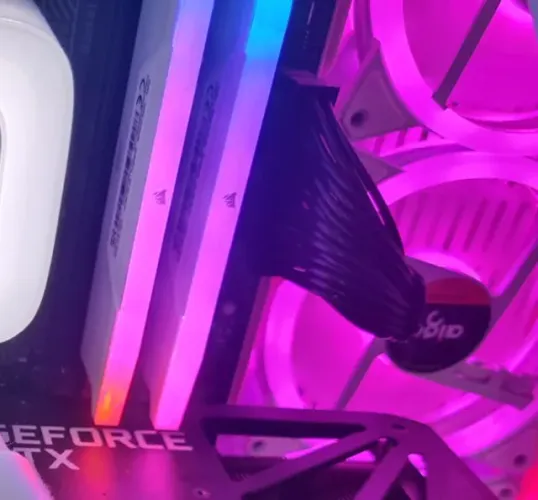 Memoria Corsair Vengeance, 16GB (1x16GB), 5600MHz DDR5, C40, Branca RGB