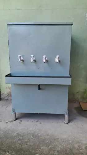 Bebedouro Industrial de 4 torneiras