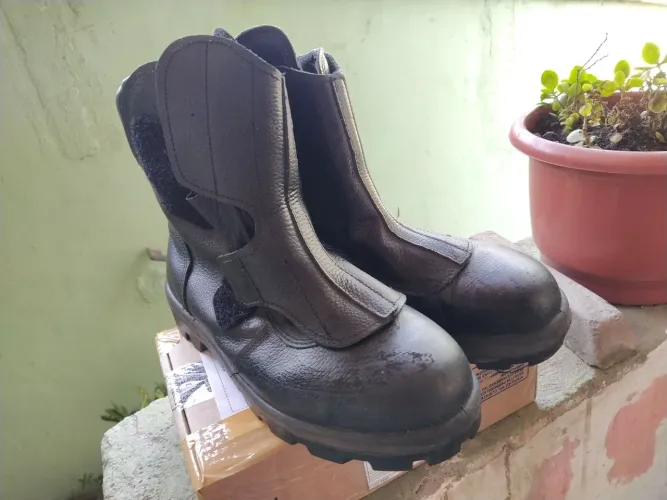 Bota 42 borracha densidade dupla safeline linda nova